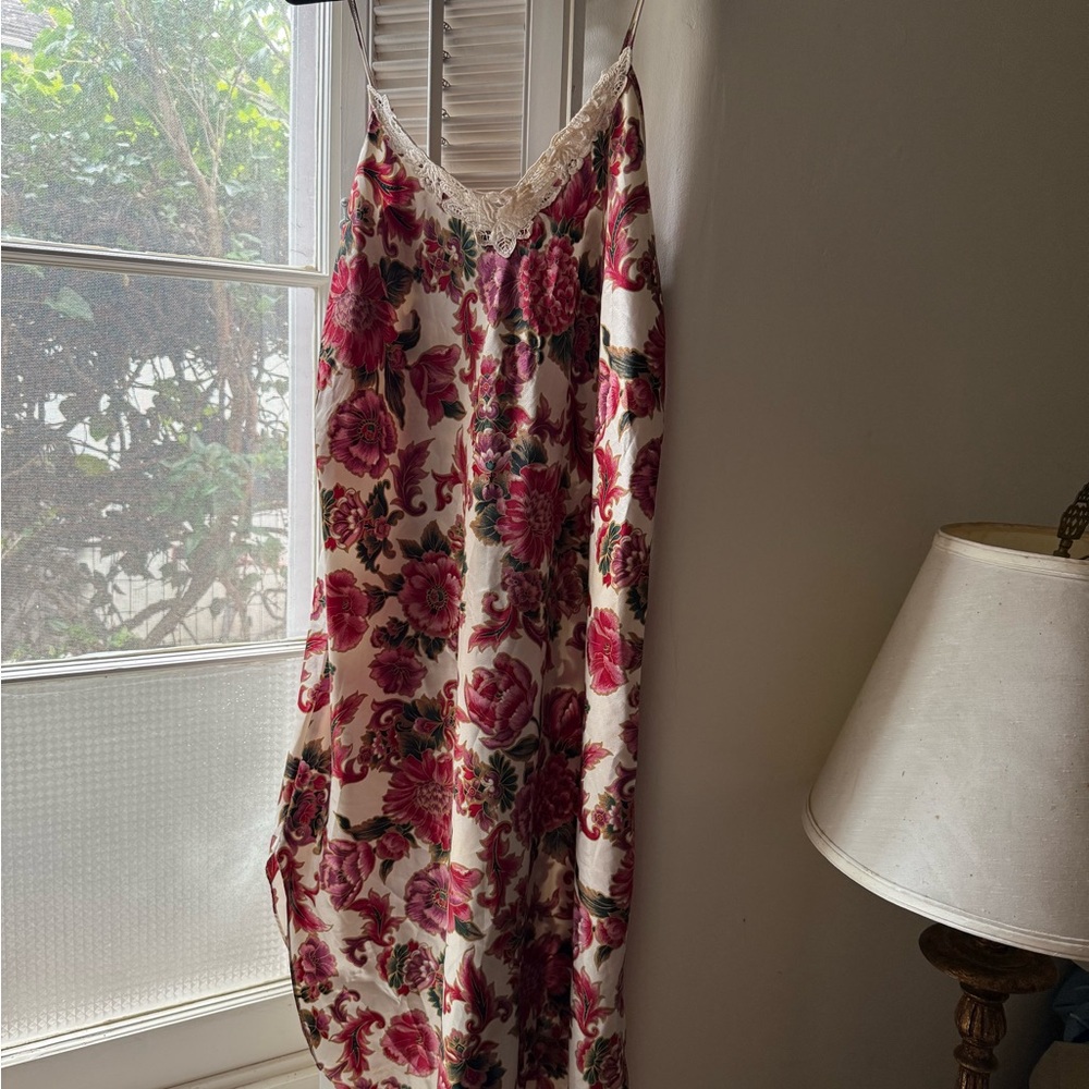 Vintage Floral Lace-Trimmed Nightgown